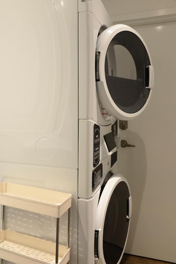 Ottawa Downtown Executive Apartment Retreat With Private Balcony Near Bank Street - Sleep Max 2 Bagian luar foto
