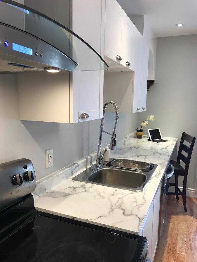 Ottawa Downtown Executive Apartment Retreat With Private Balcony Near Bank Street - Sleep Max 2 Bagian luar foto