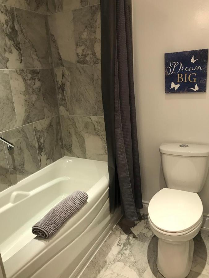 Ottawa Downtown Executive Apartment Retreat With Private Balcony Near Bank Street - Sleep Max 2 Bagian luar foto